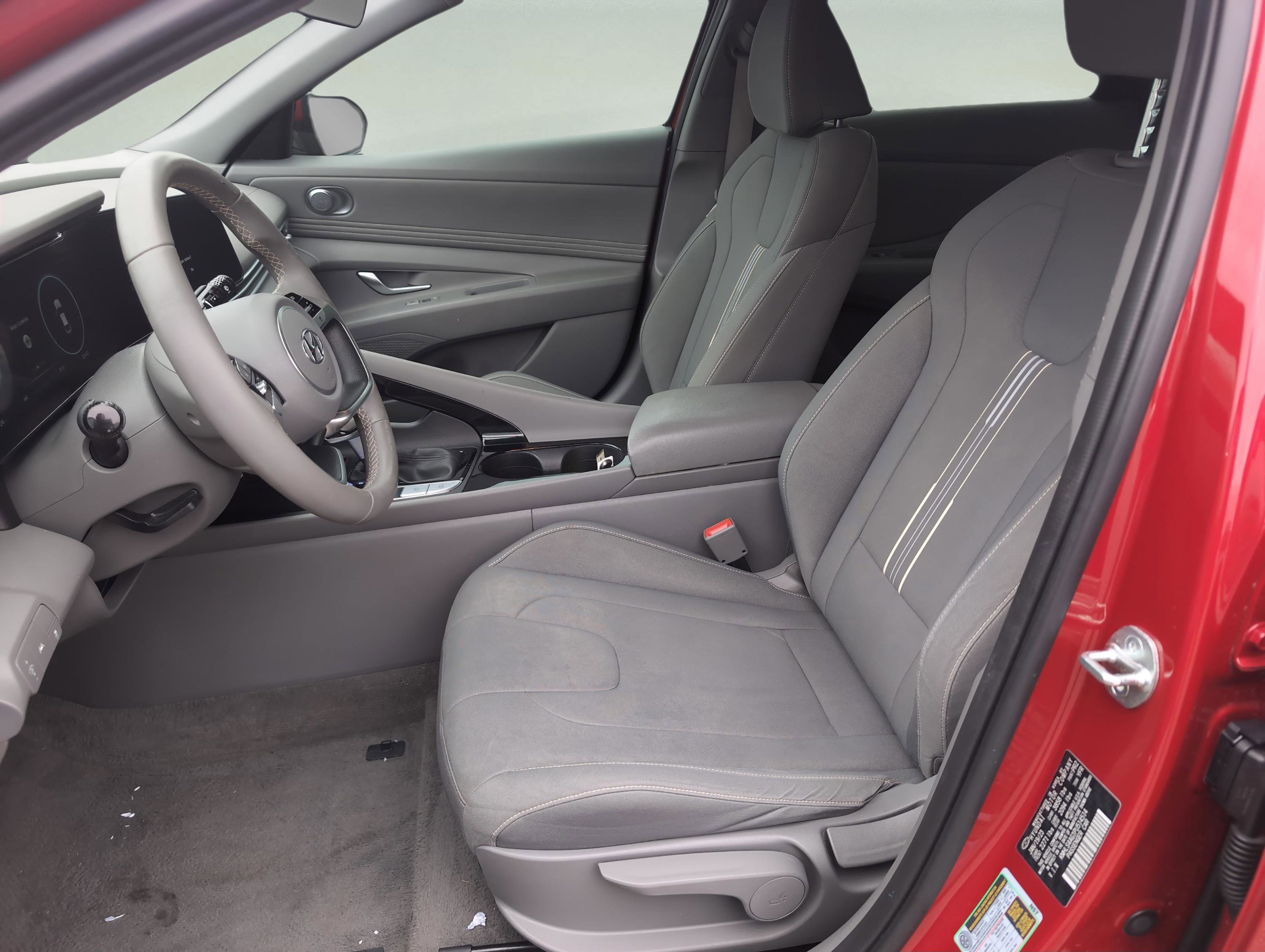 Used 2023 Hyundai Elantra SEL w/ Convenience Package image 16