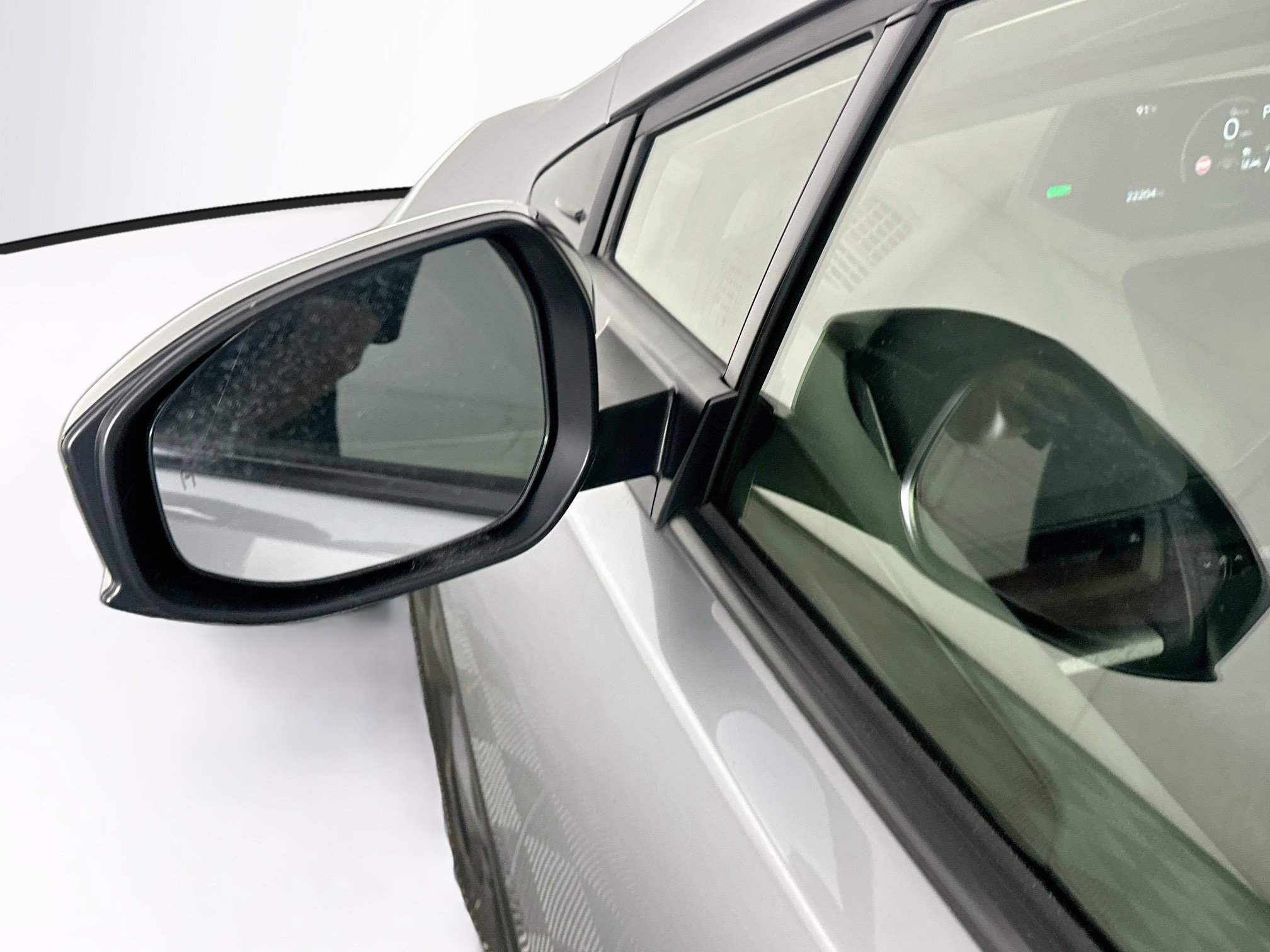 Used 2025 Toyota Prius LE FWD image 16