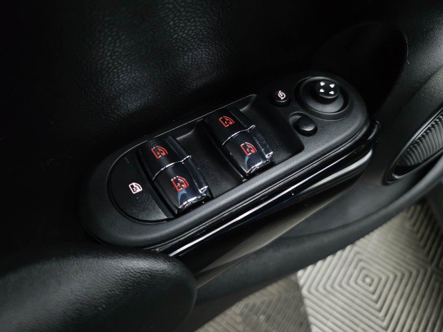 Used 2024 MINI Cooper 4-Door Hardtop FWD image 30