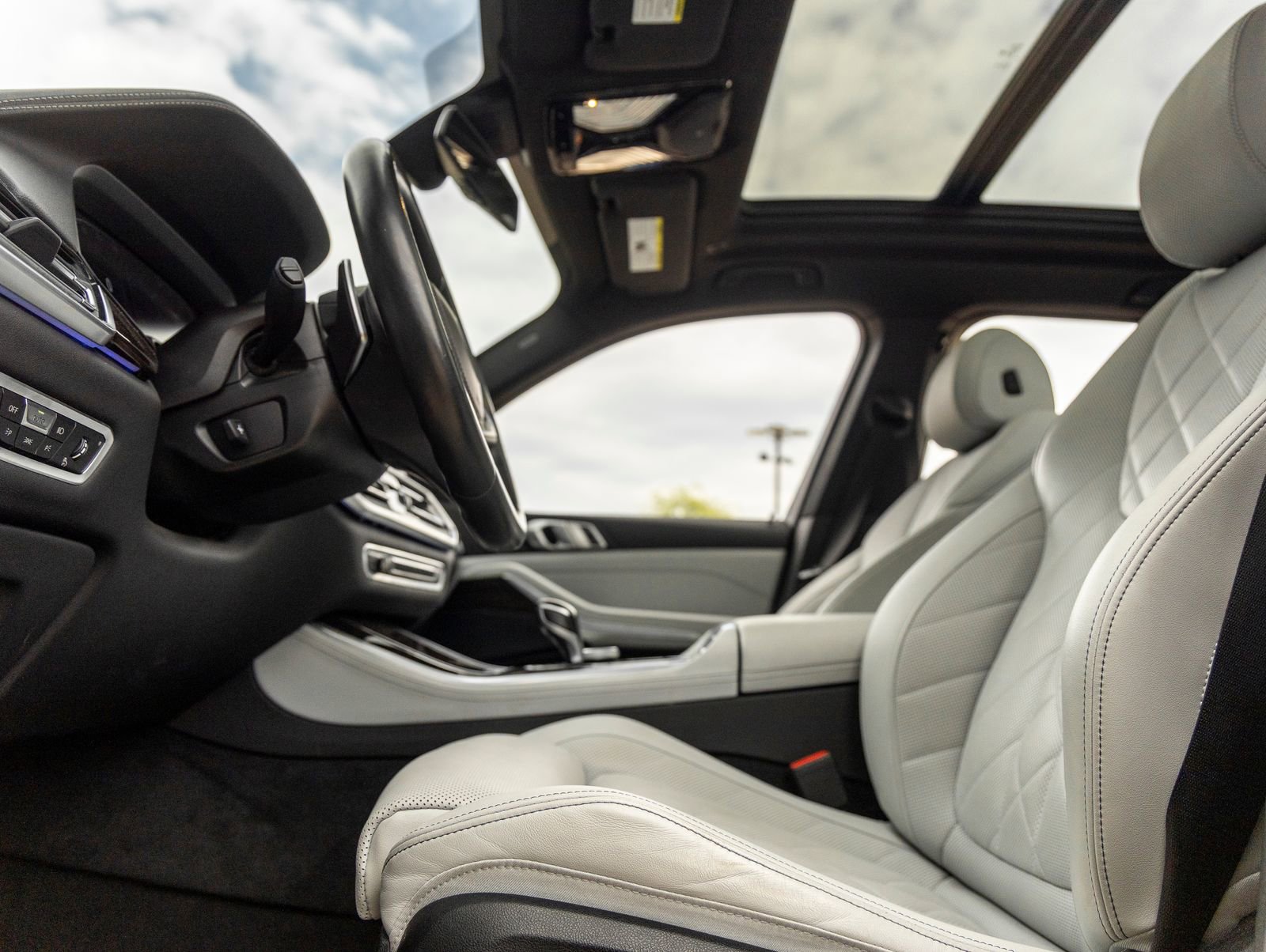 Used 2023 BMW X5 sDrive40i w/ M Sport Package image 21