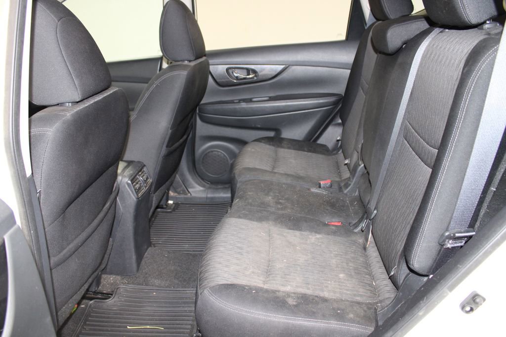 Used 2017 Nissan Rogue SV image 18