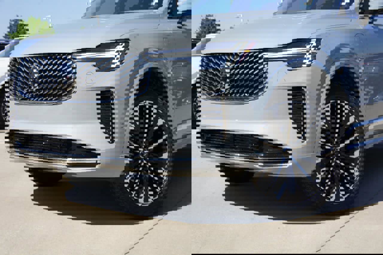 New 2025 Volvo XC90 T8 Plus w/ Protection Package Premier image 22