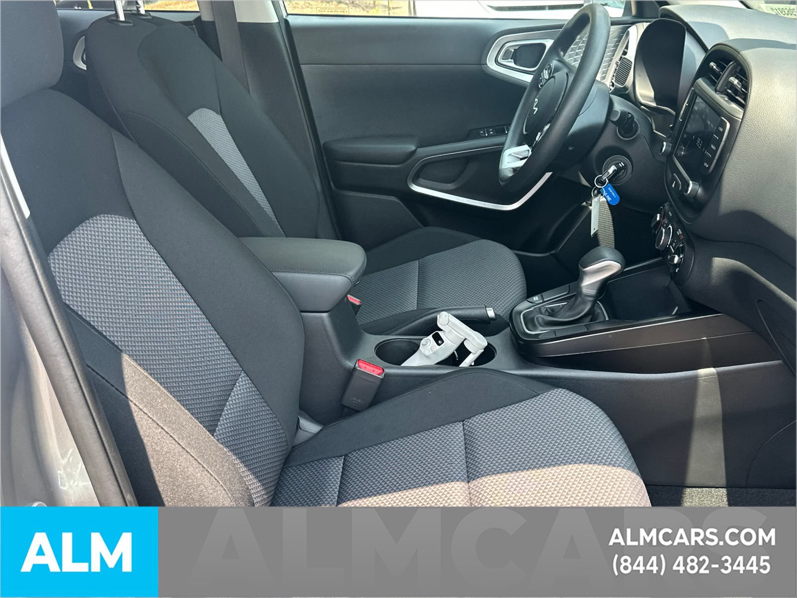 Used 2025 Kia Soul LX w/ LX Technology Package FWD image 15