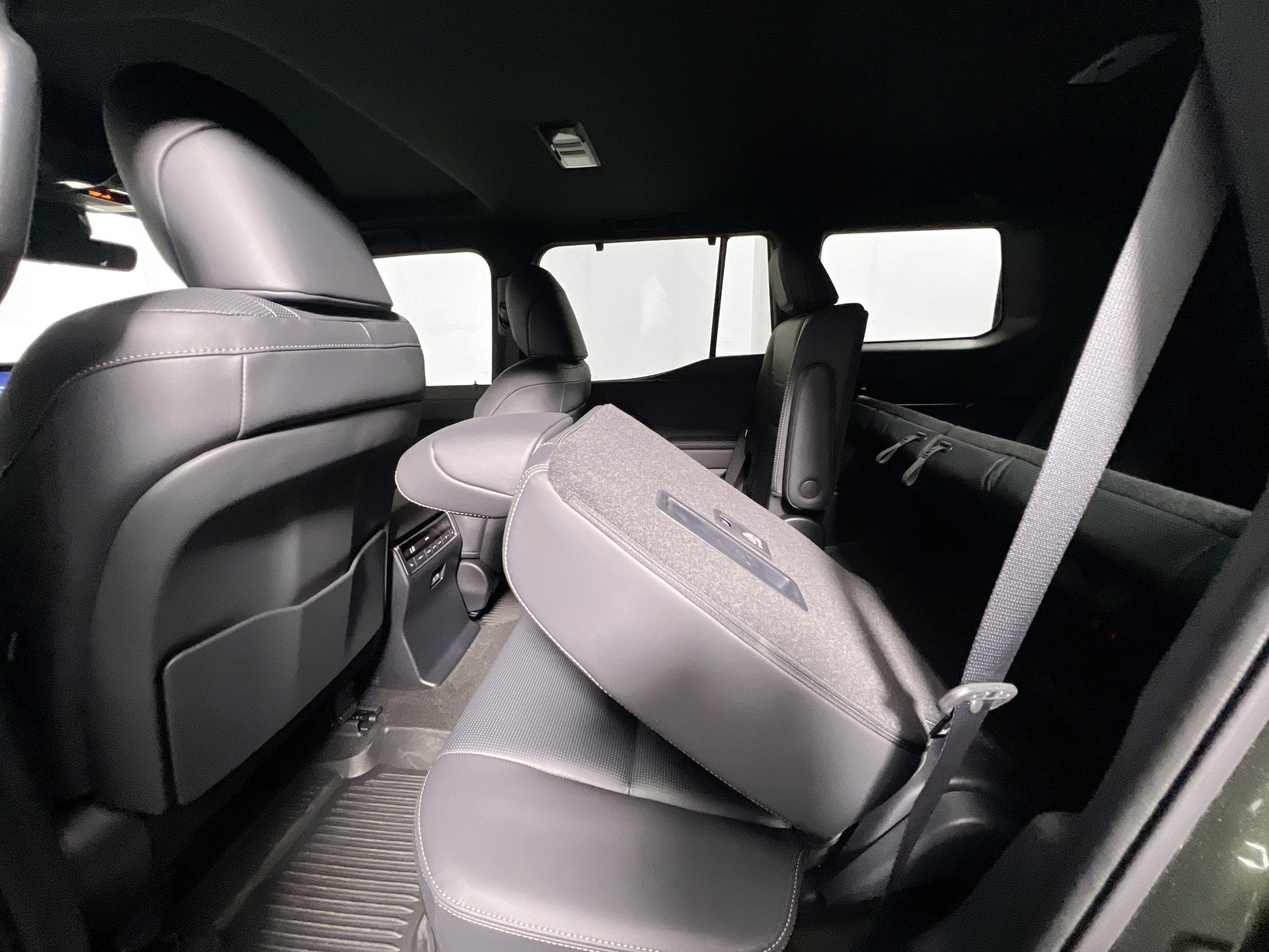 Used 2024 Lexus GX 550 w/ Accessory Package (2T) AWD/4WD image 28