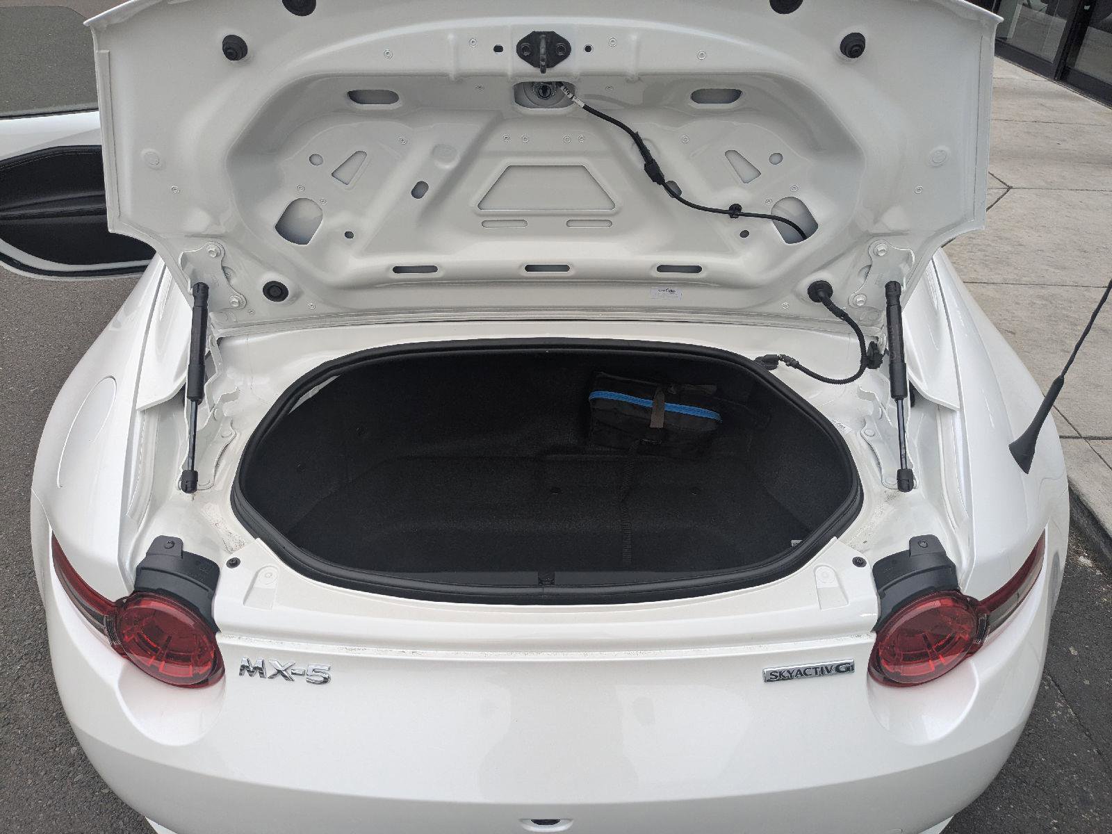 Used 2023 MAZDA MX-5 Miata Grand Touring RWD image 10