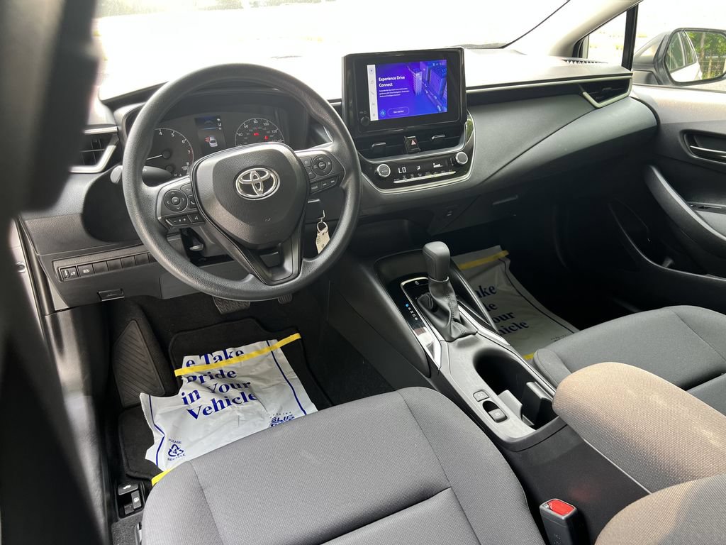 Used 2025 Toyota Corolla LE FWD image 16