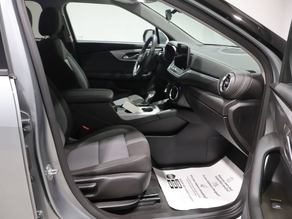 Used 2025 Chevrolet Blazer LT AWD/4WD image 22