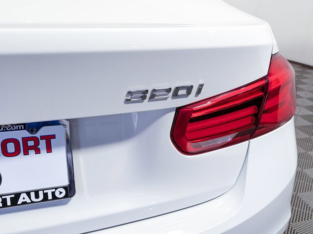 Used 2018 BMW 320i Sedan RWD image 11