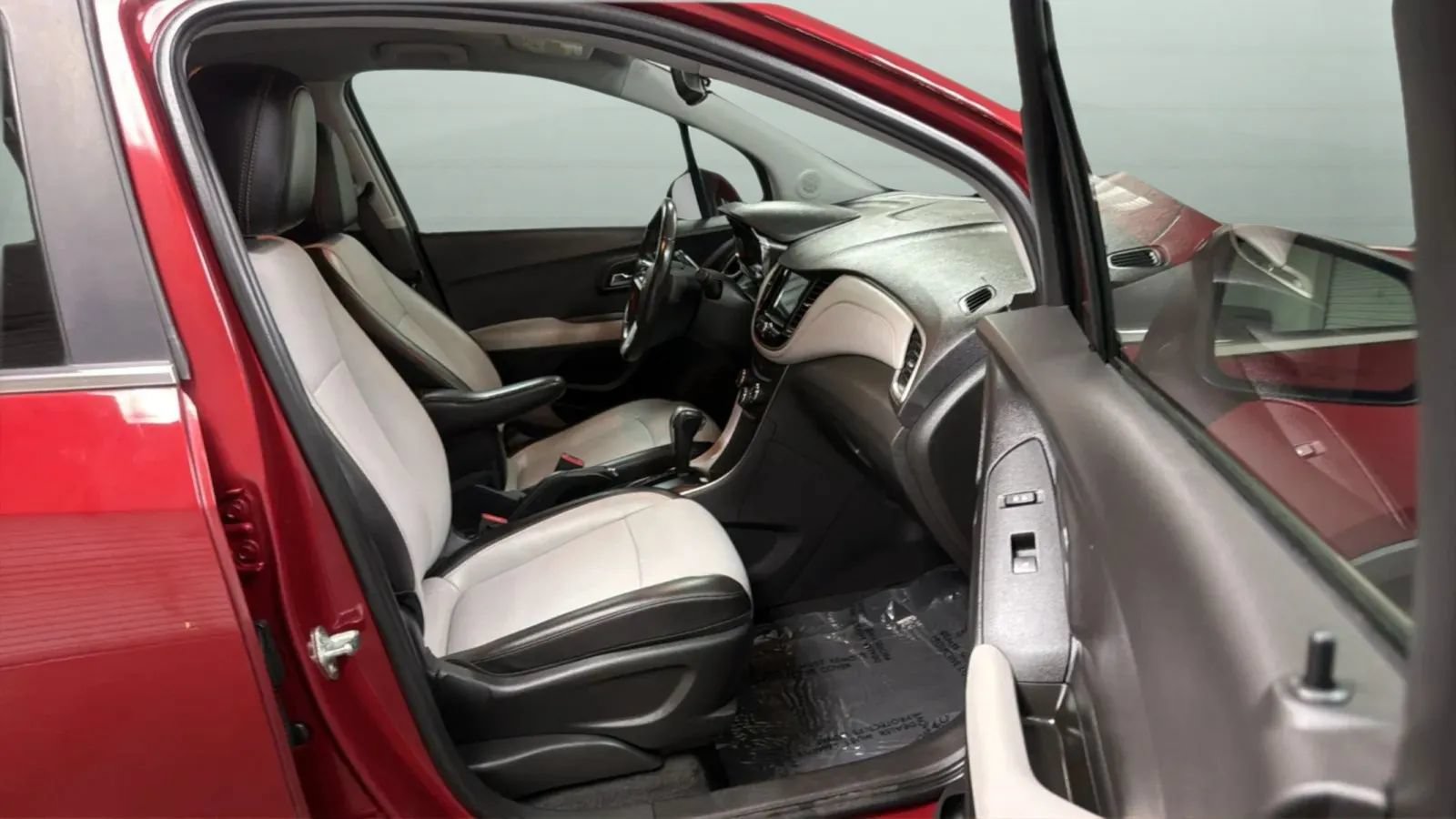 Used 2020 Chevrolet Trax LT w/ Driver Confidence Package FWD image 22