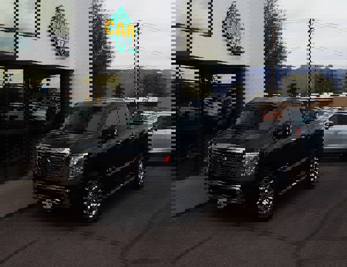 Used 2020 Nissan Titan SV w/ SV Convenience Package image 2