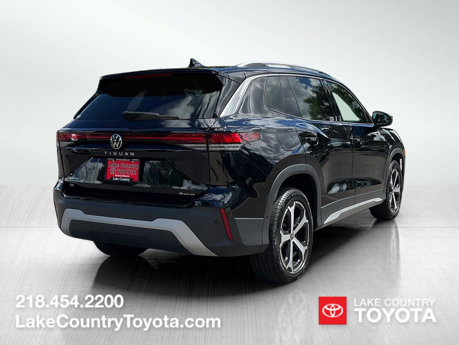 Used 2026 Volkswagen Tiguan SE AWD/4WD image 5