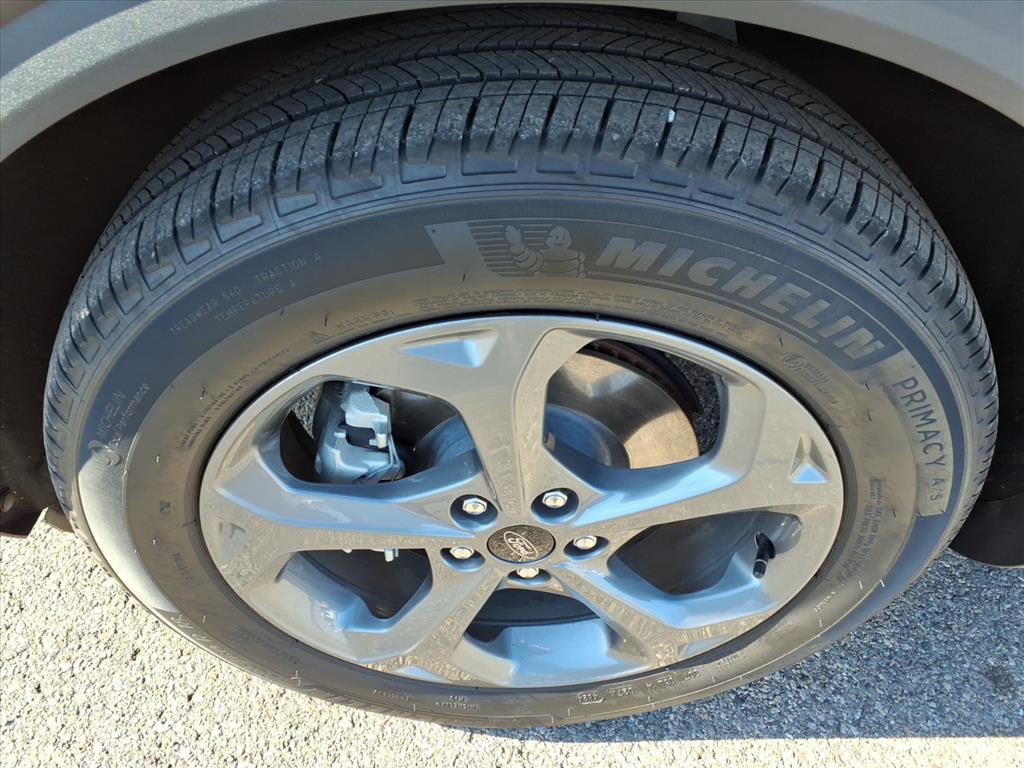 Used 2025 Ford Escape ST-Line w/ Equipment Group 301A image 4