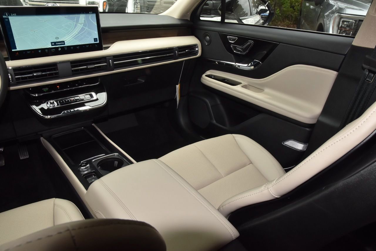 New 2026 Lincoln Corsair Reserve FWD image 17