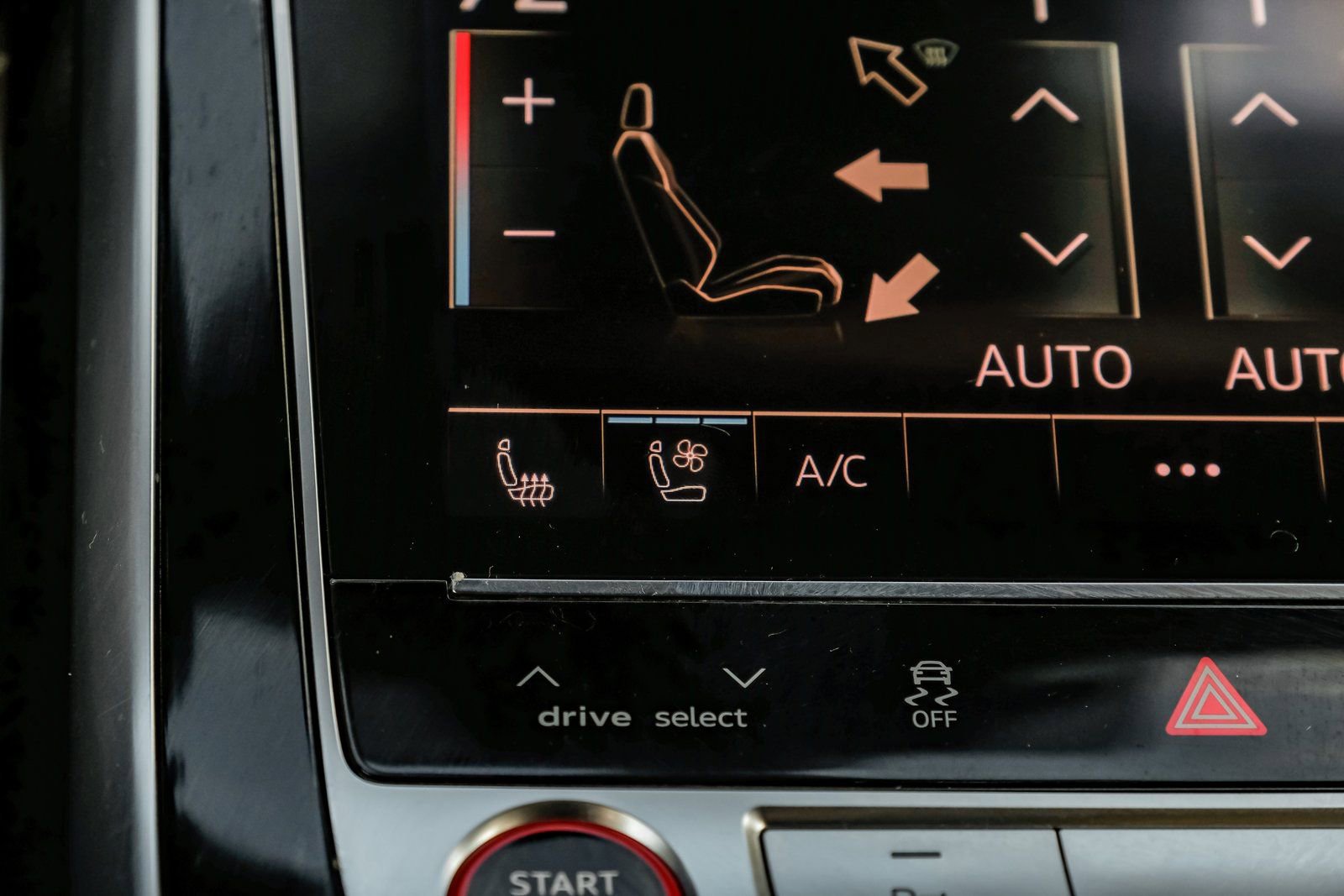 Used 2022 Audi RS Q8 4.0T image 34