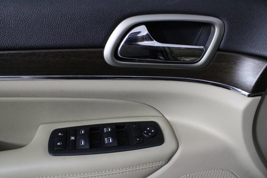 Used 2017 Jeep Grand Cherokee Limited w/ Trailer Tow Group IV image 18