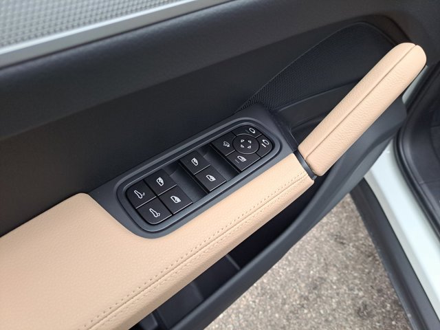 Used 2026 Porsche Cayenne AWD/4WD image 25