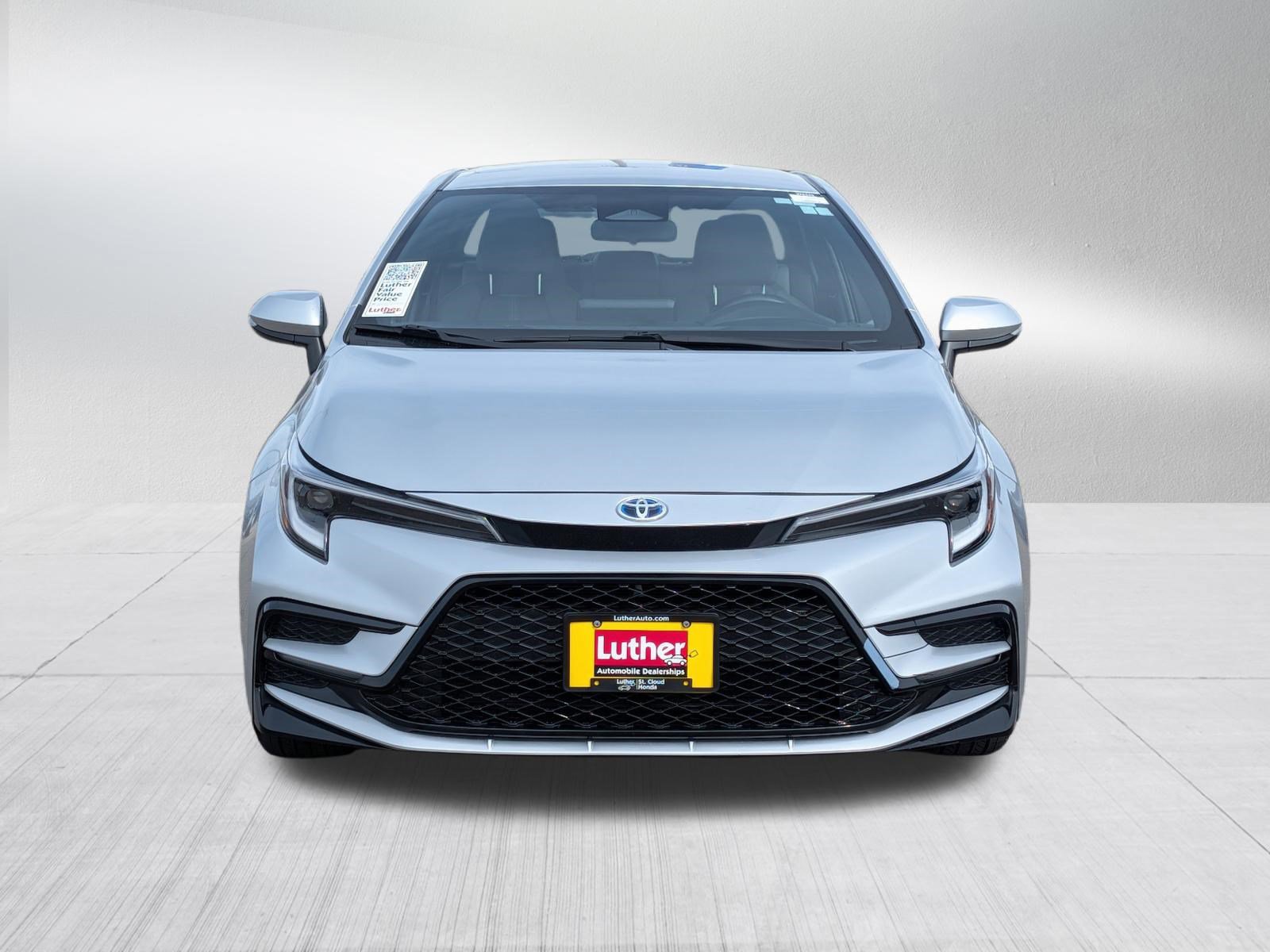 Used 2024 Toyota Corolla SE image 2