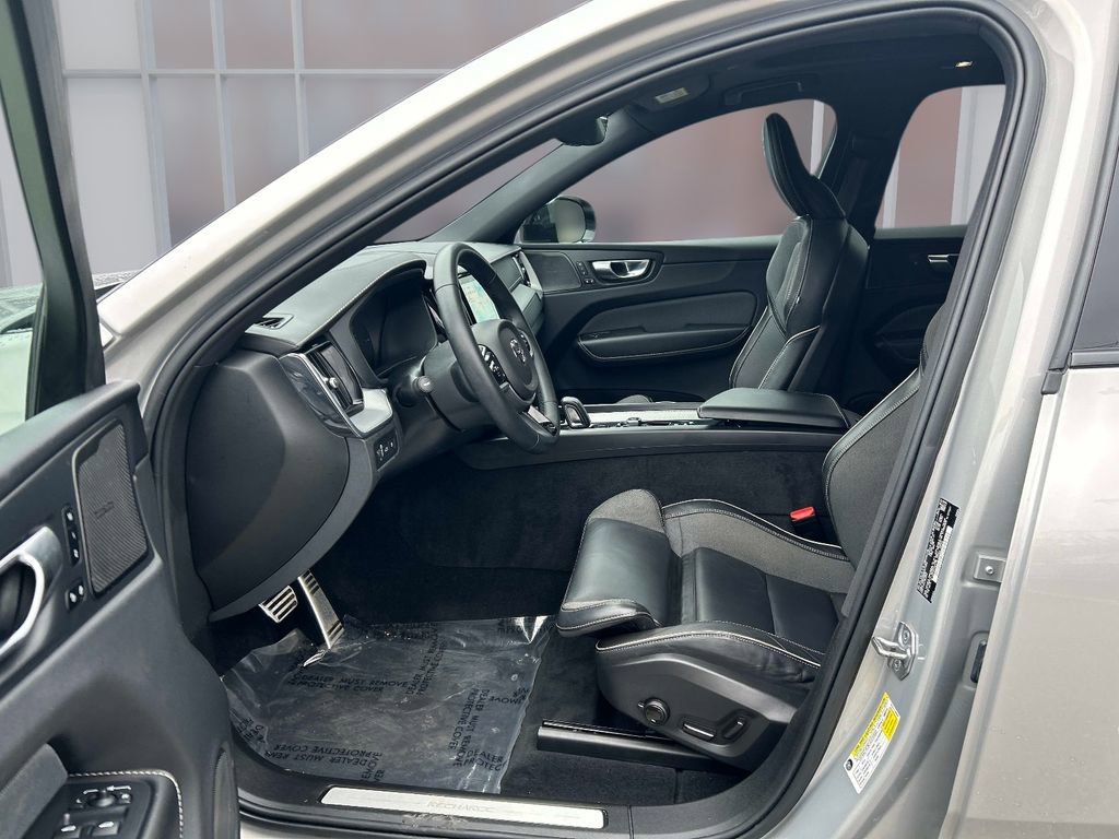 Used 2022 Volvo XC60 T8 R-Design AWD/4WD image 11