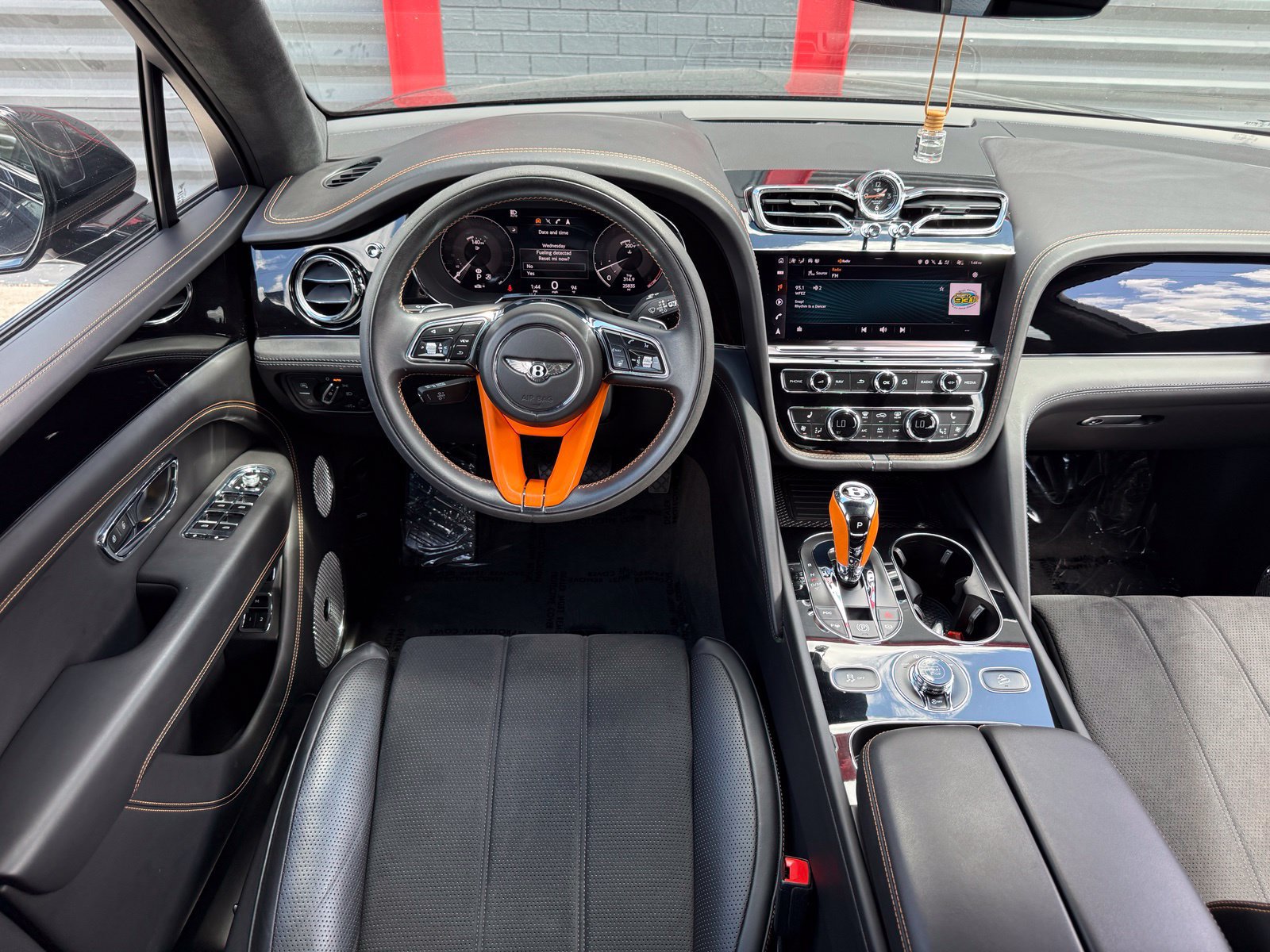 Used 2023 Bentley Bentayga AWD/4WD image 44