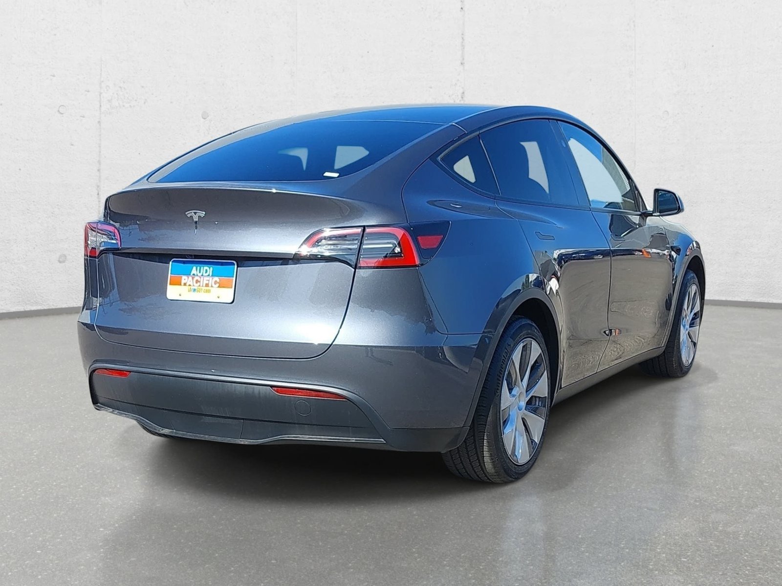 Used 2023 Tesla Model Y 2WD image 5