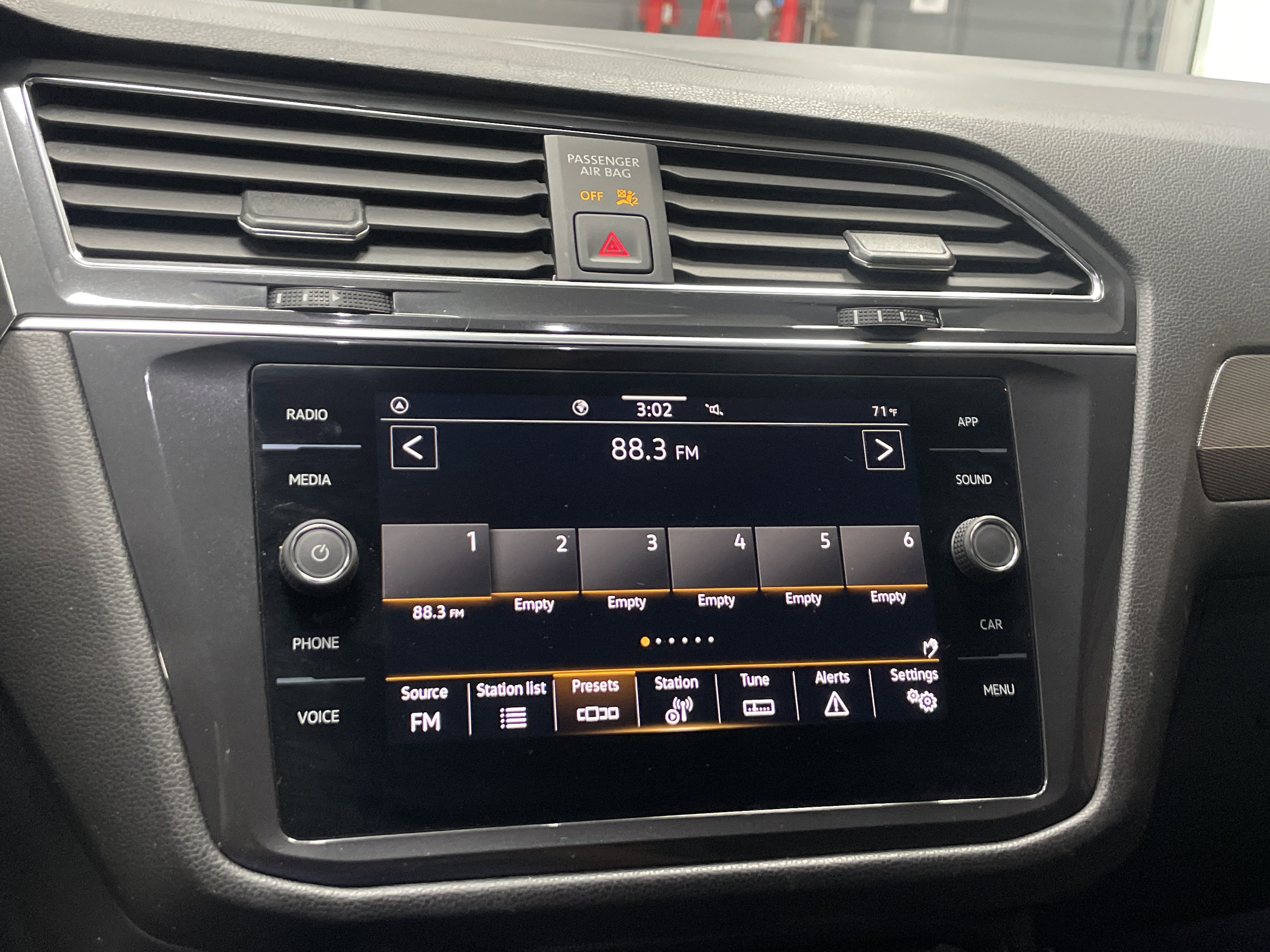Used 2023 Volkswagen Tiguan SE R-Line FWD image 23