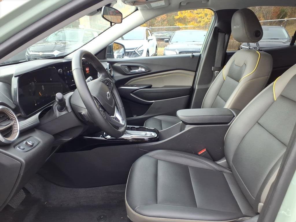 Used 2025 Chevrolet Trax ACTIV w/ Sunroof Package image 12