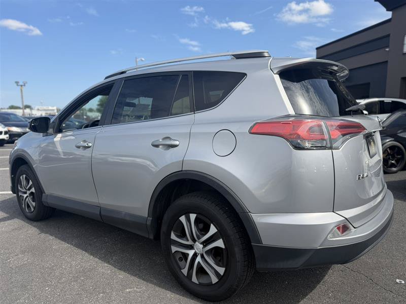 Used 2016 Toyota RAV4 LE AWD/4WD image 3