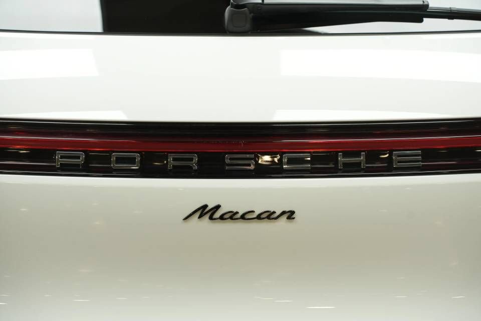 Certified 2026 Porsche Macan AWD/4WD image 41