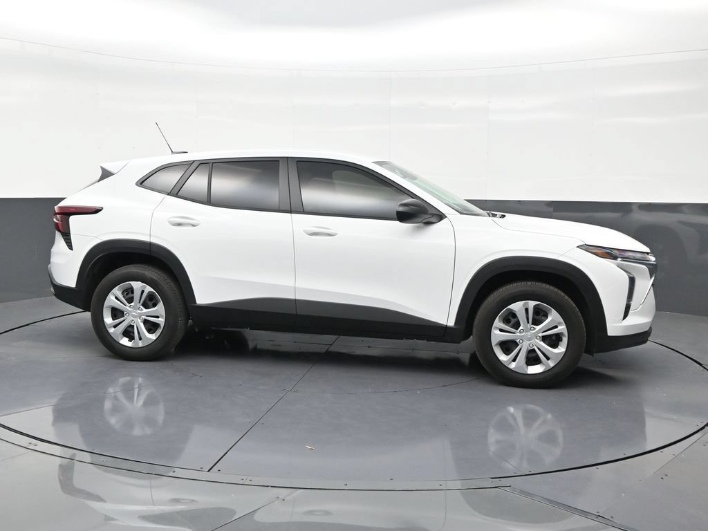Used 2026 Chevrolet Trax LS FWD image 6
