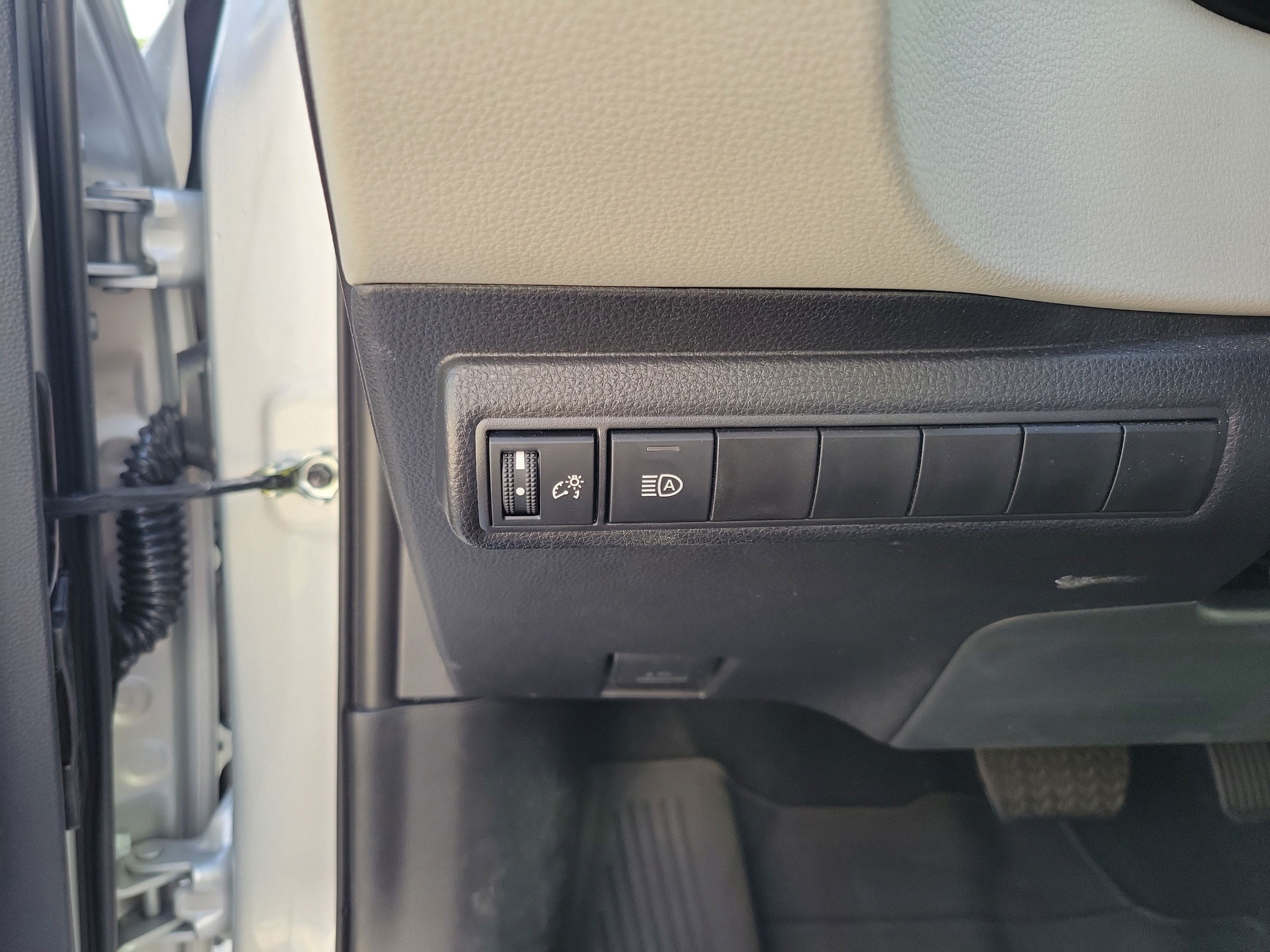 Certified 2026 Toyota Corolla LE w/ LE Premium Package FWD image 8