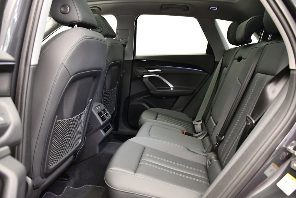 Used 2025 Audi Q5 Premium w/ Convenience Package image 41