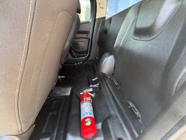 Used 2022 Chevrolet Colorado LT w/ Fleet Safety Package RWD image 18