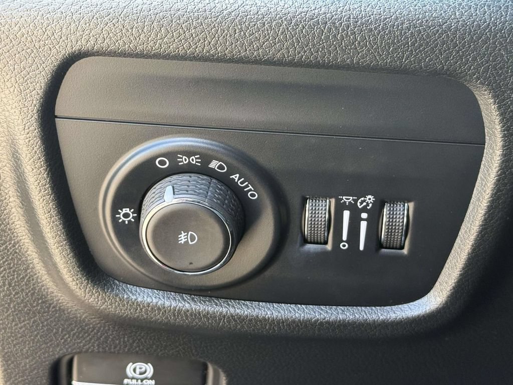 Used 2023 Jeep Grand Cherokee Overland AWD/4WD image 22