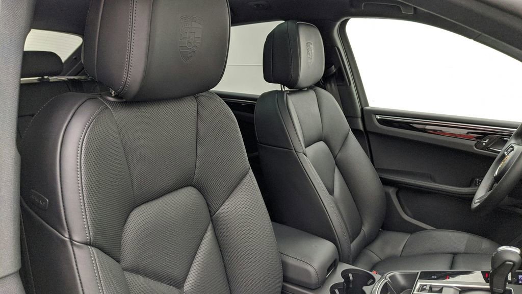 Certified 2024 Porsche Macan S AWD/4WD image 44