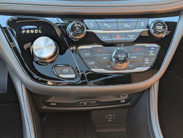 New 2026 Chrysler Pacifica Pinnacle image 22