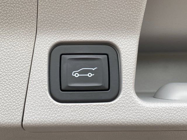 Used 2020 GMC Acadia SLT w/ Driver Alert Package II FWD image 7