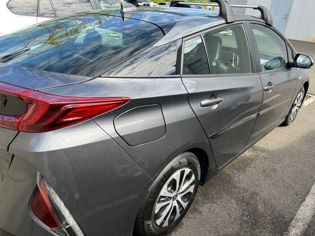 Used 2022 Toyota Prius Prime XLE FWD image 3