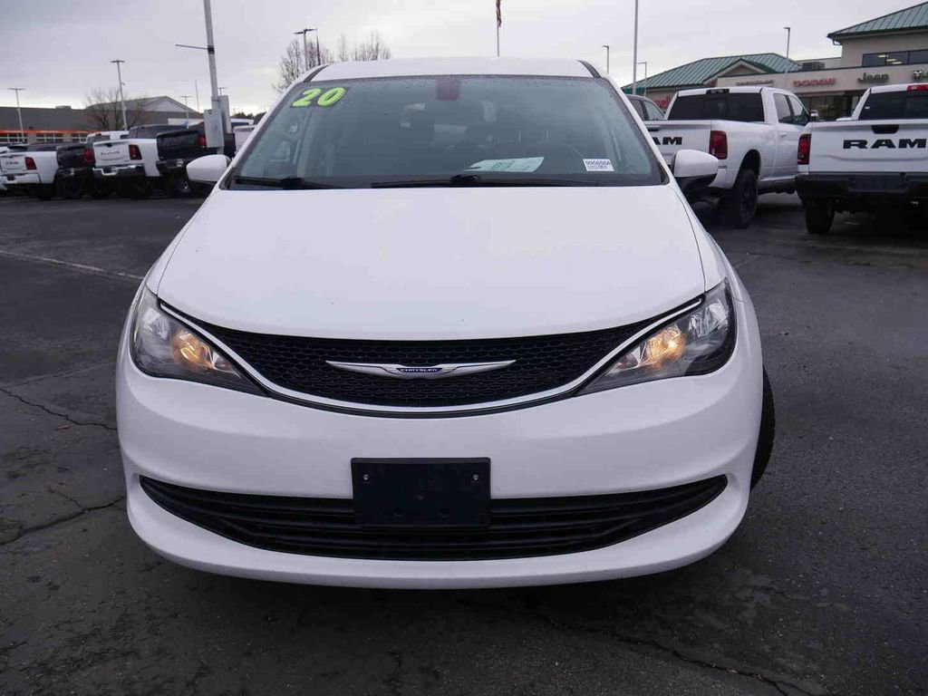 Used 2020 Chrysler Voyager LX image 3