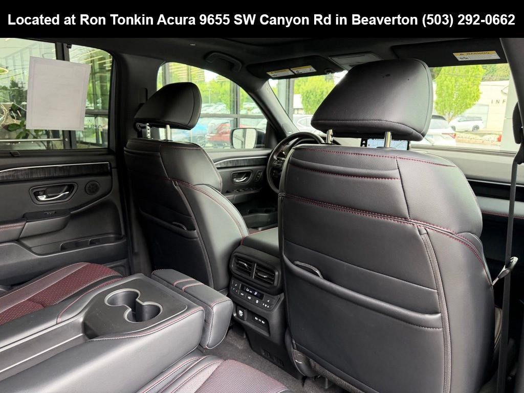 Used 2025 Honda Pilot Black Edition image 32