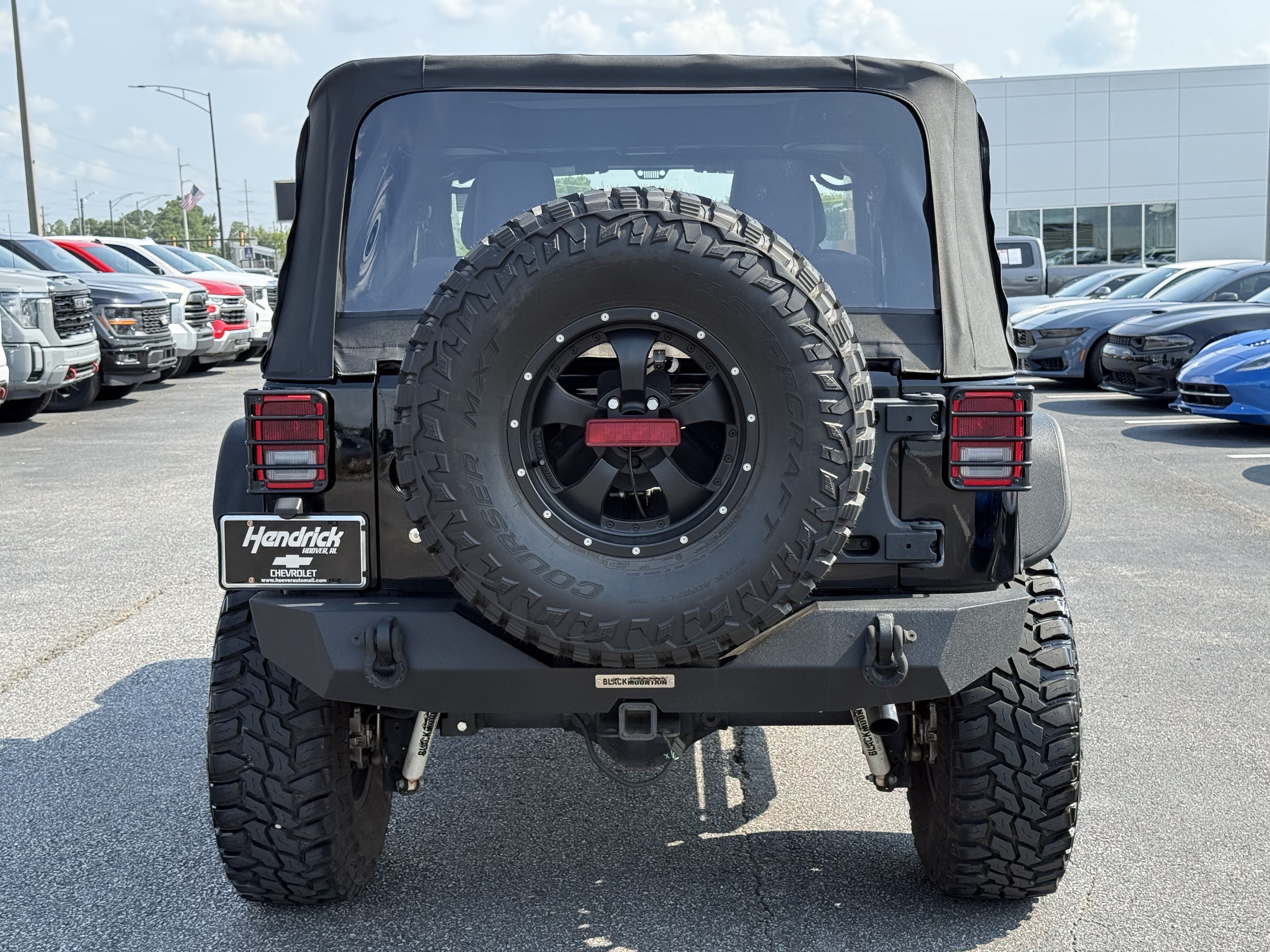 Used 2018 Jeep Wrangler Sport w/ Connectivity Group AWD/4WD image 13