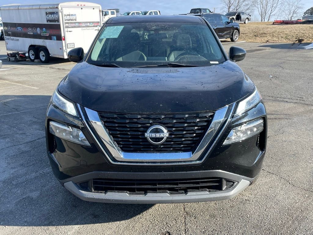 Used 2023 Nissan Rogue SV image 2