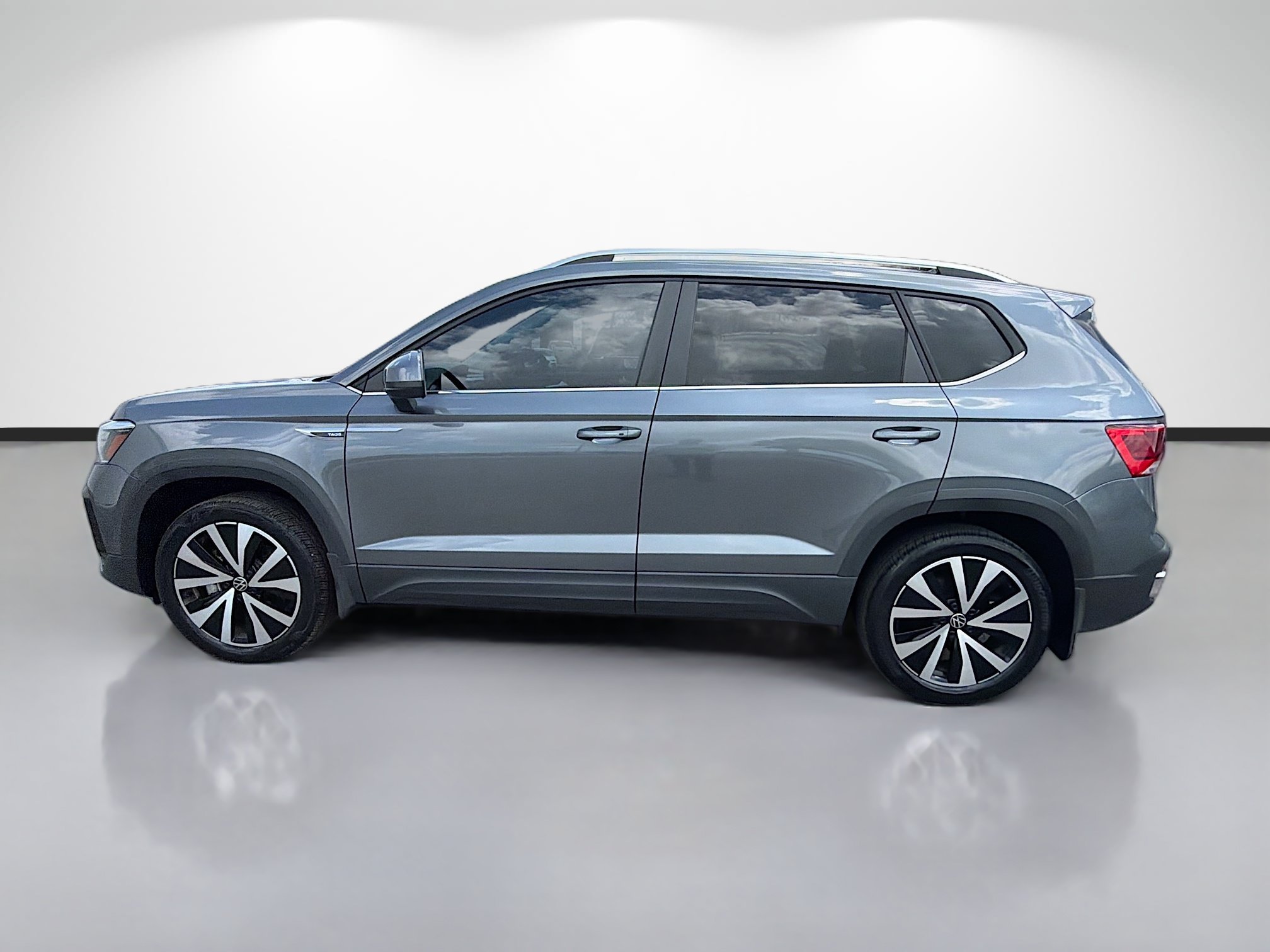 Used 2022 Volkswagen Taos SE FWD image 6