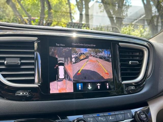 Certified 2020 Chrysler Pacifica Touring w/ Advanced Safetytec Group FWD image 26
