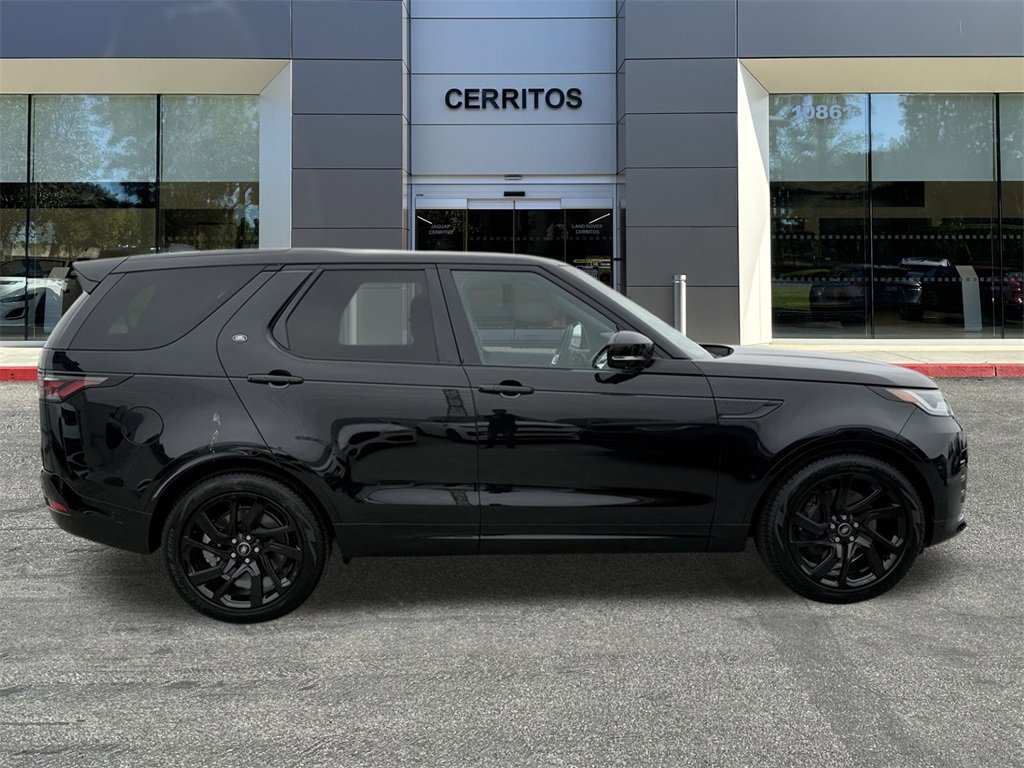 New 2025 Land Rover Discovery Dynamic SE image 4