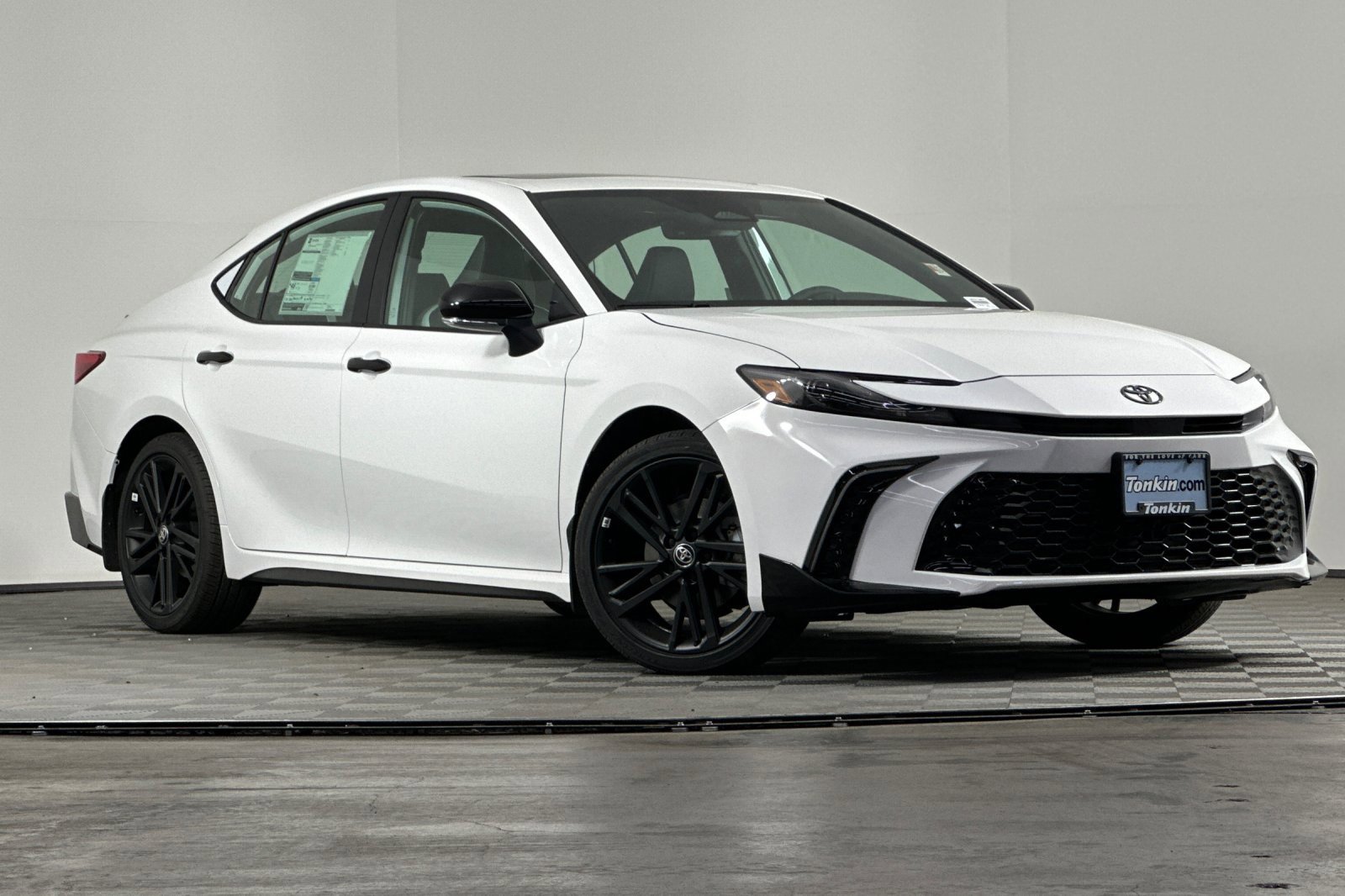 New 2026 Toyota Camry Hybrid image 2