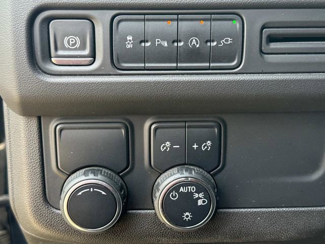 Used 2021 Chevrolet Suburban LS RWD image 28