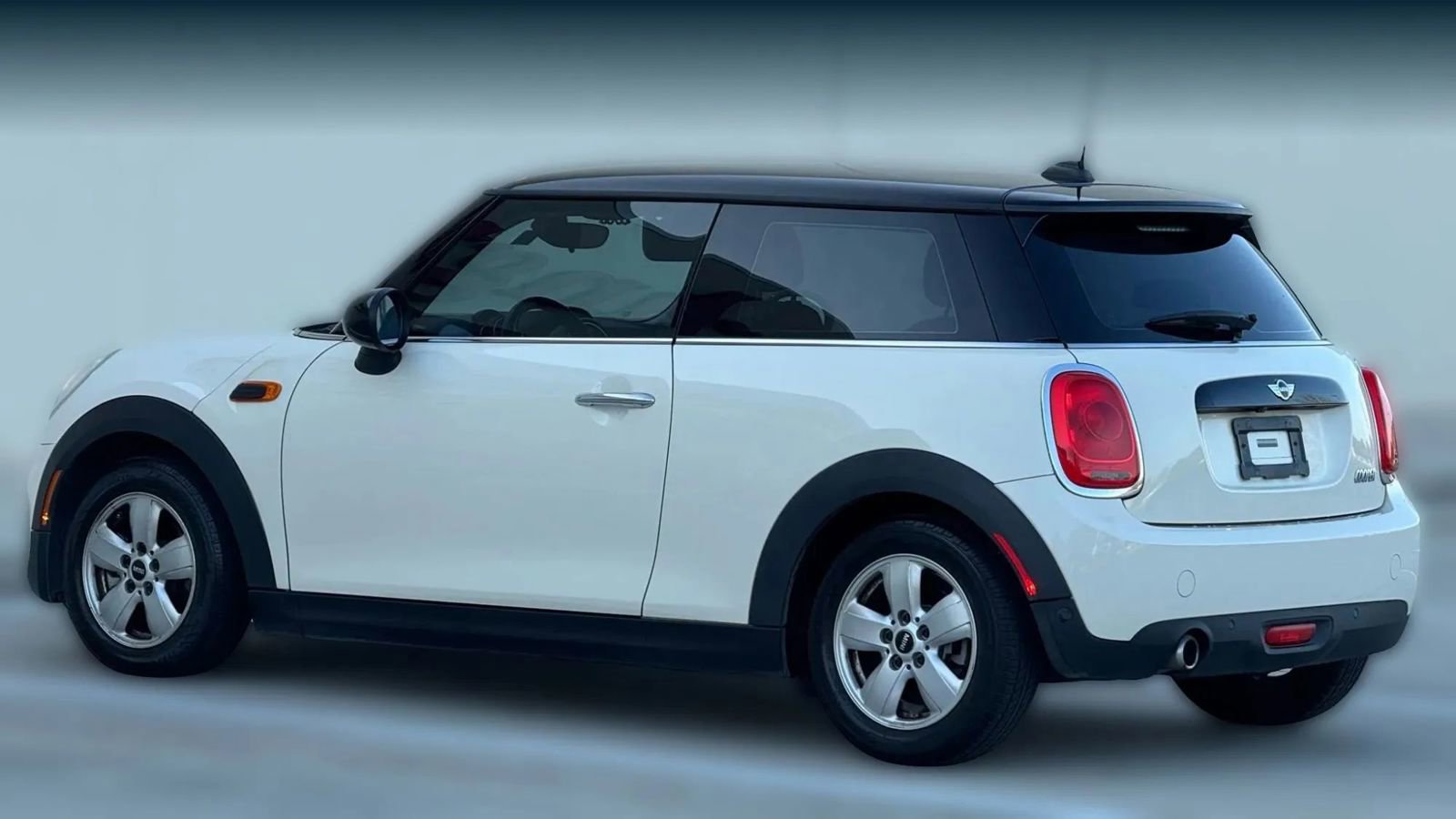 Used 2018 MINI Cooper 2-Door Hardtop image 8