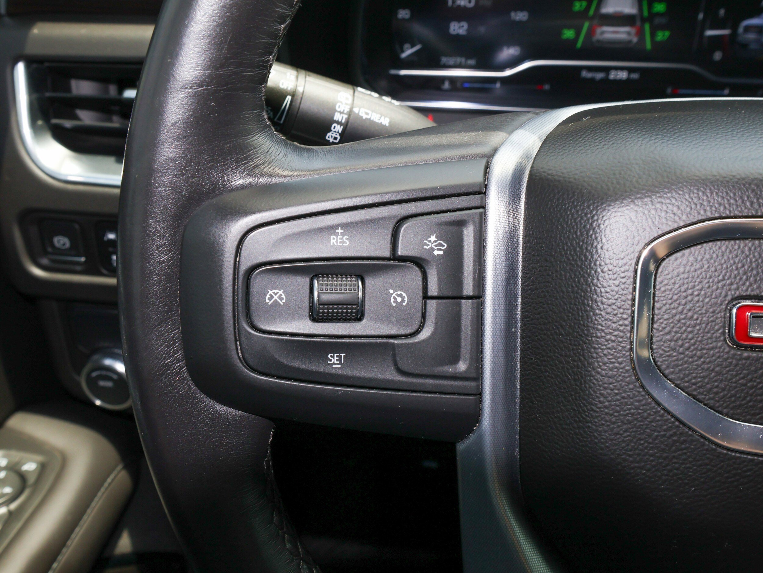 Used 2022 GMC Yukon SLE RWD image 25
