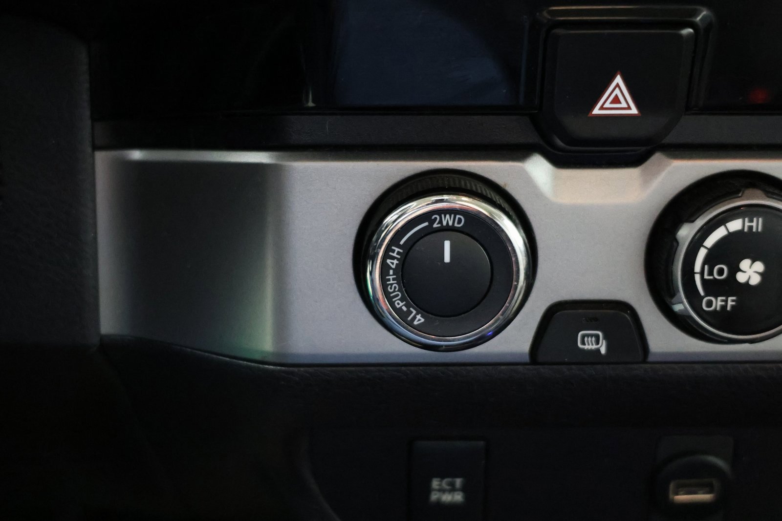 Used 2017 Toyota Tacoma SR image 14