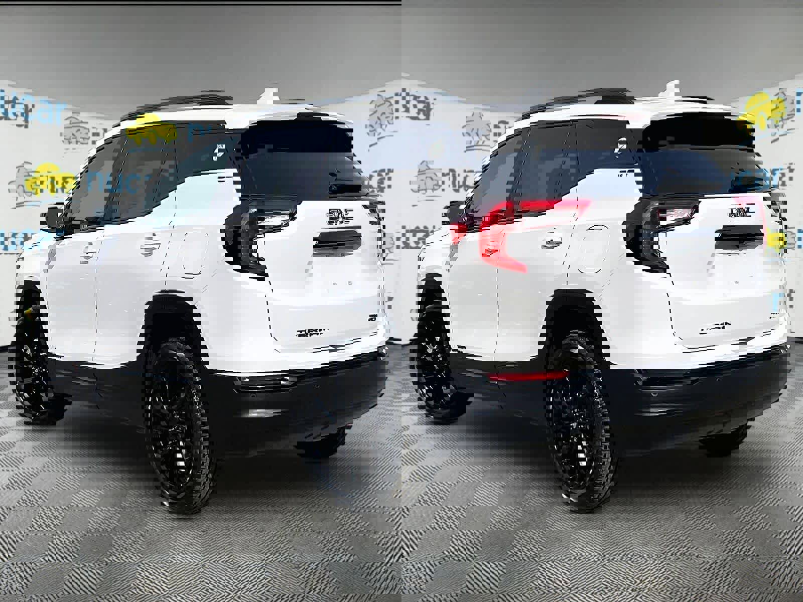 Used 2023 GMC Terrain SLE w/ Driver Convenience Package image 4